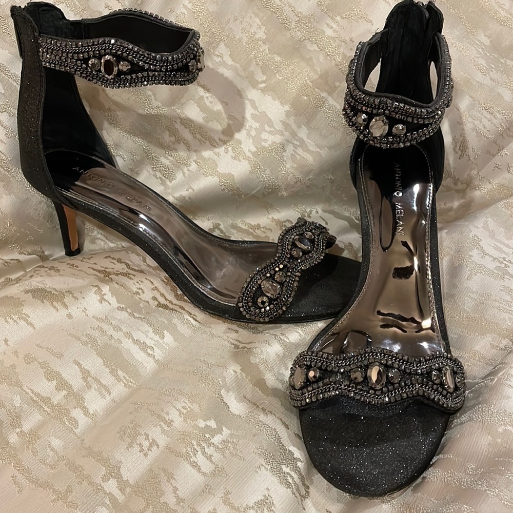 Antonio Melani size 9M black heals